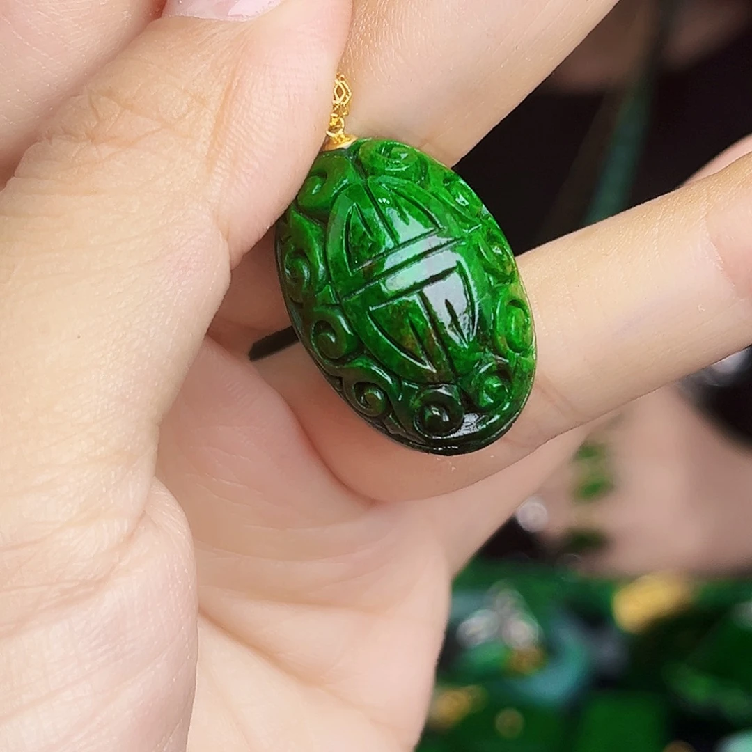 翡翠18K金镶嵌颈饰多样性