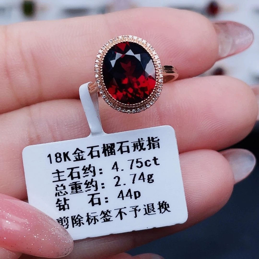18K金镶嵌戒指石榴石