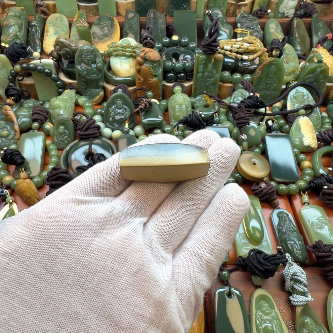 岫岩河磨玉（透闪石质玉）未镶嵌颈饰