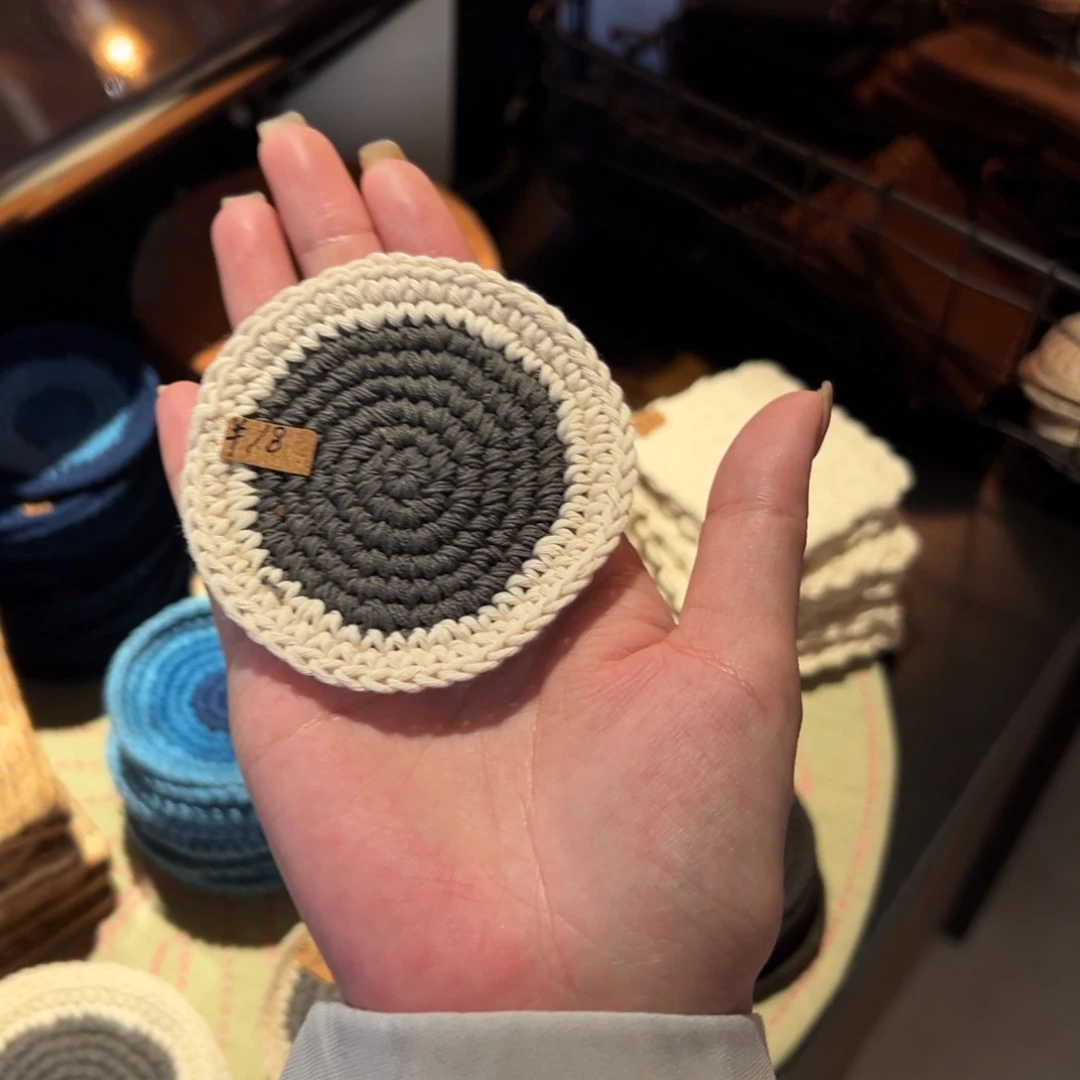 瓷片陶瓷。      陶瓷。