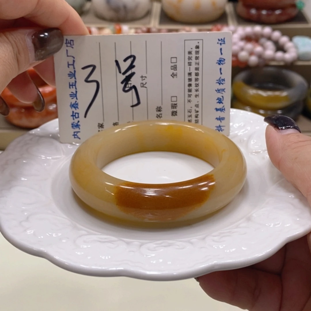 【闪购商品】未镶嵌手镯石英质玉