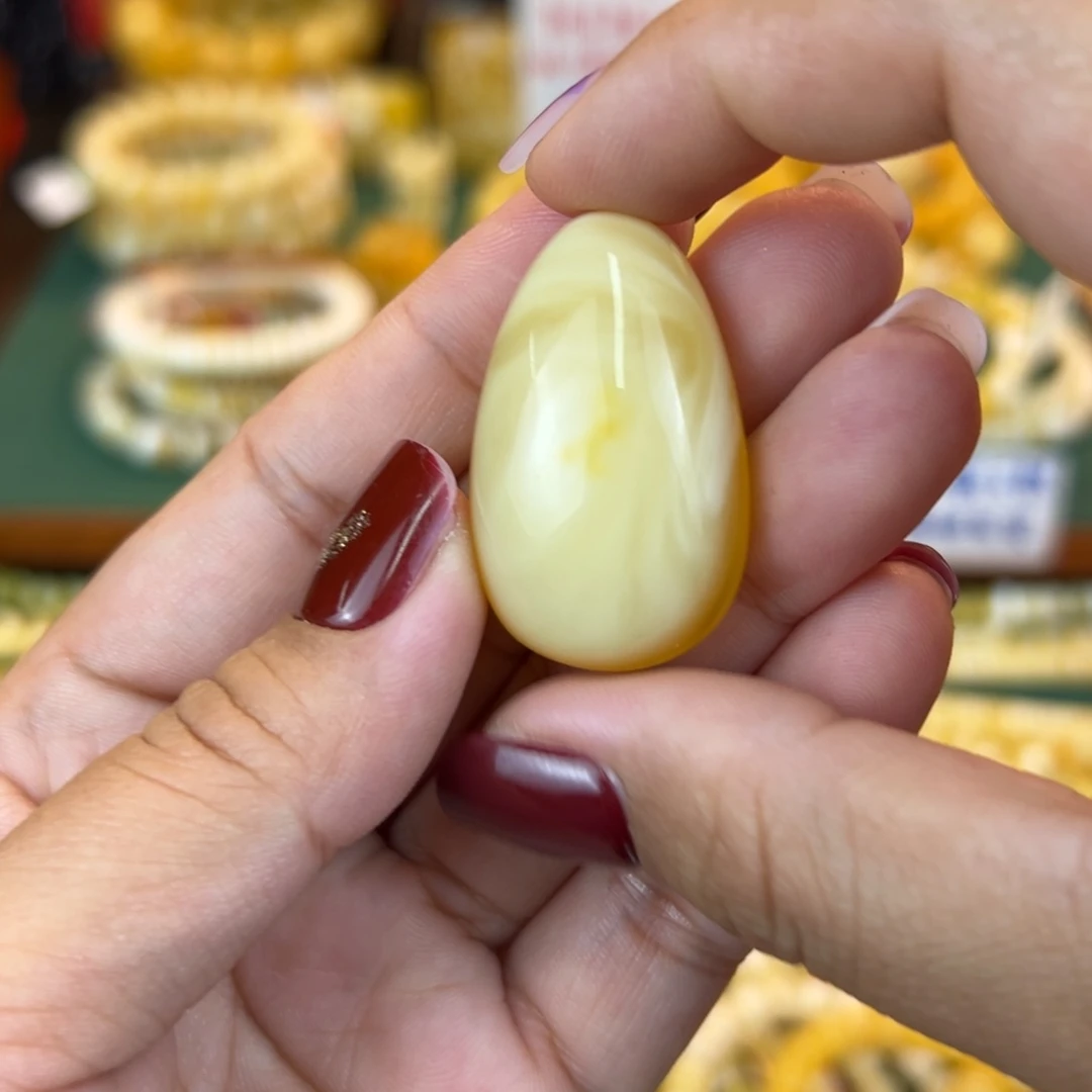 琥珀裸石未镶嵌kjjjjjjnnnnn