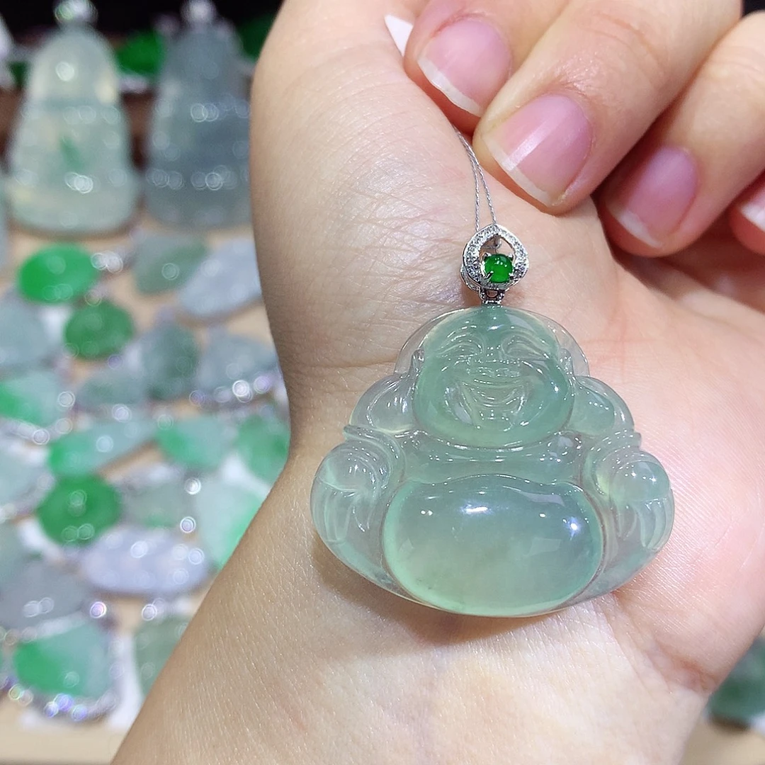 翡翠18K金镶嵌颈饰佛