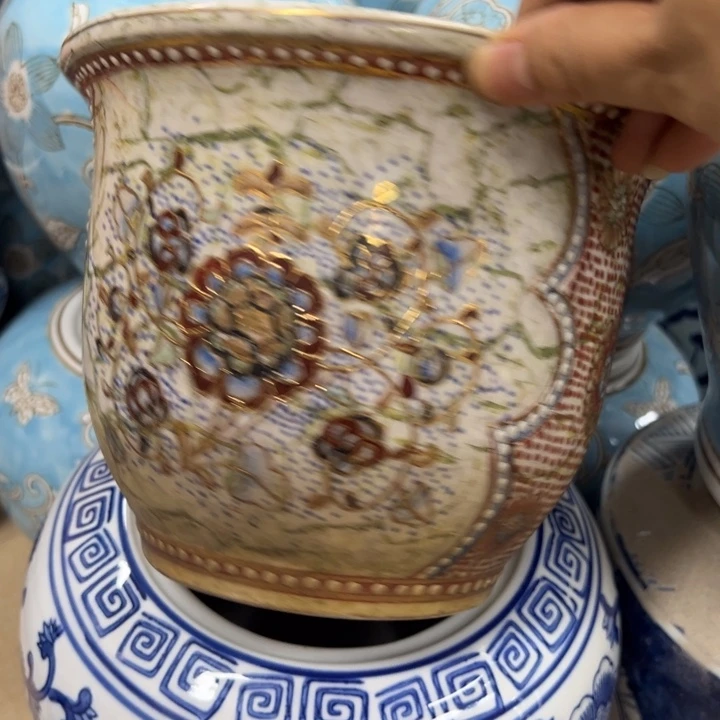 瓷片微瑕陶瓶。。。。。。。。。。。。