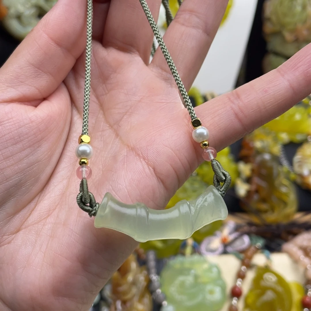 蛇纹石玉未镶嵌颈饰