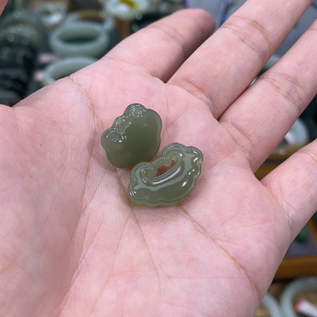 和田玉未镶嵌颈饰x****x