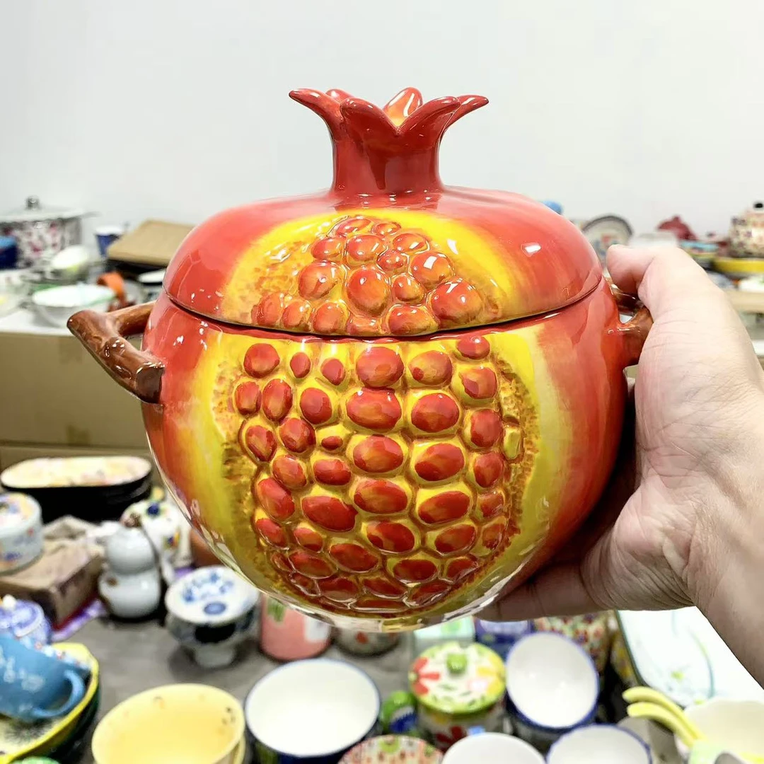 手绘浮雕石榴大号陶瓷双耳带盖汤锅