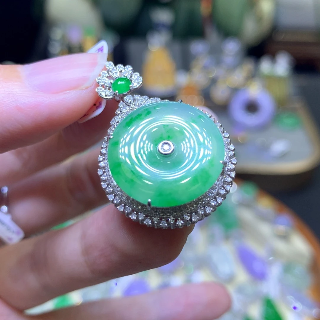 翡翠18K金镶嵌颈饰翡翠吊坠项链