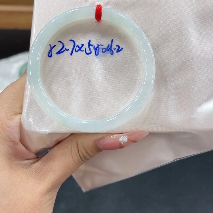 翡翠手镯未镶嵌翡翠