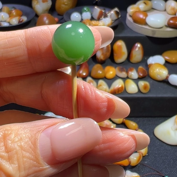 绝***局和田玉（碧玉）未镶嵌颈饰