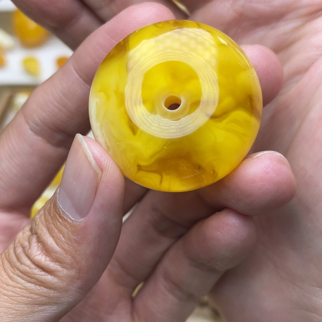 琥珀未镶嵌裸石金橘溶洞平安扣