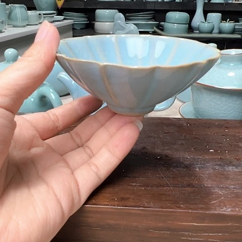 汝瓷天青花瓣主人杯微瑕