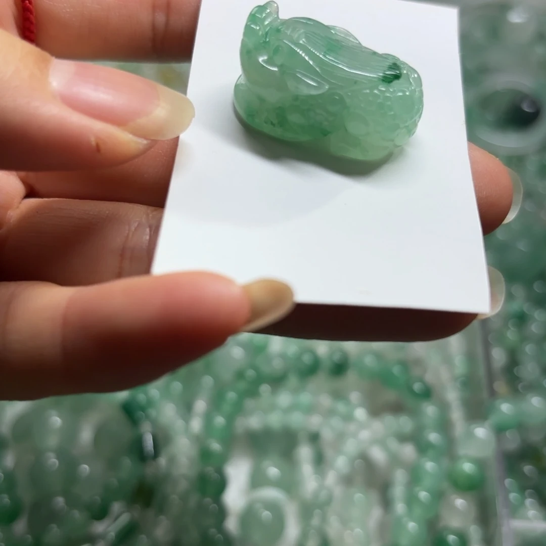 石英质玉未镶嵌颈饰手工雕刻貔貅吊坠