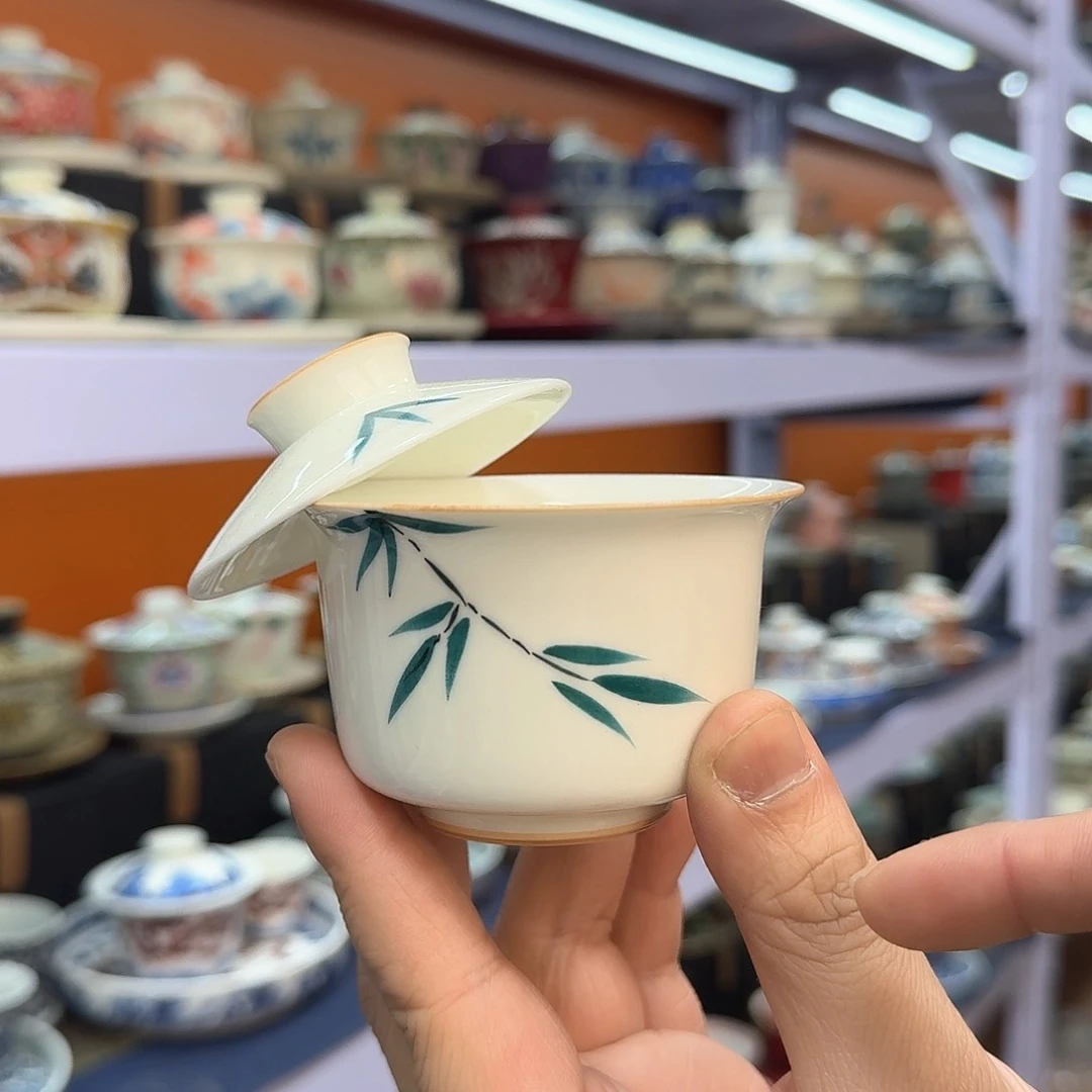 宽款式设计新颖别致