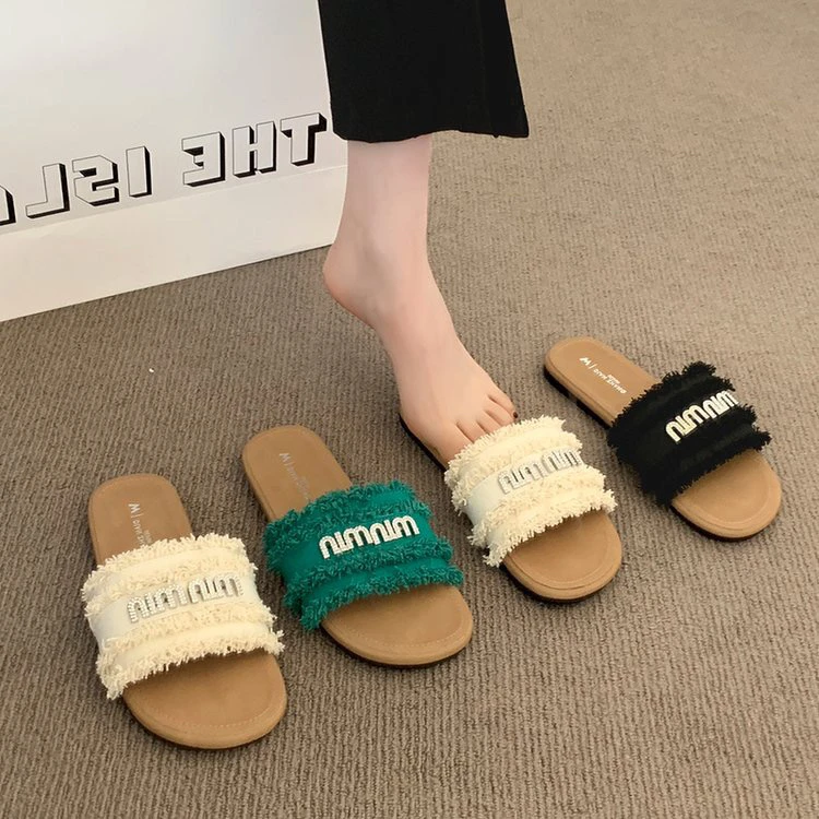 2025夏季新款外穿法式小香风软底水钻字母沙滩平底一字凉拖鞋女