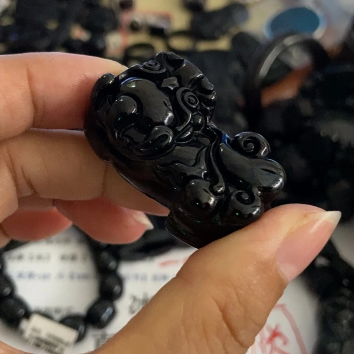 翡翠未镶嵌颈饰貔貅墨翠