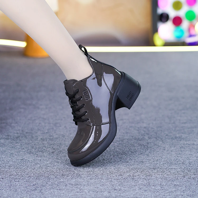 8333-10真皮女鞋牛漆皮短靴漆皮亮面一体跟系带休闲百搭马丁靴