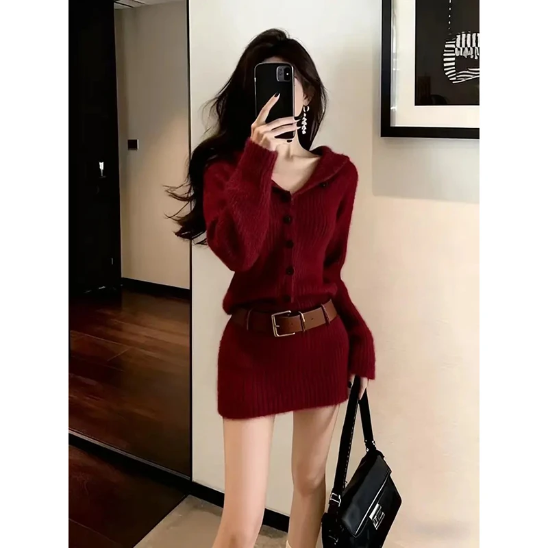 慵懒风复古红针织包臀连衣裙女2025秋冬小个子掐腰毛衣短裙