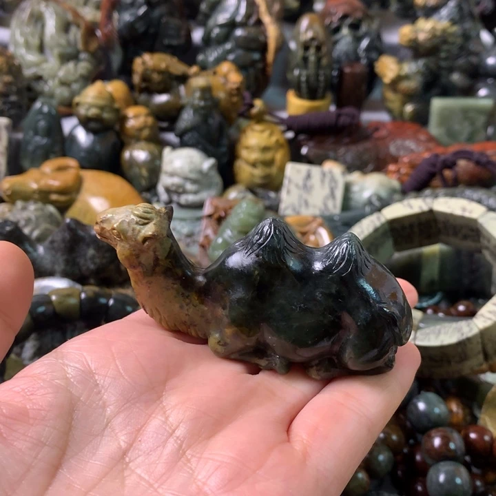 未镶嵌岫岩河磨玉（透闪石质玉）把件