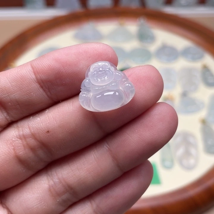 翡翠未镶嵌颈饰佛公