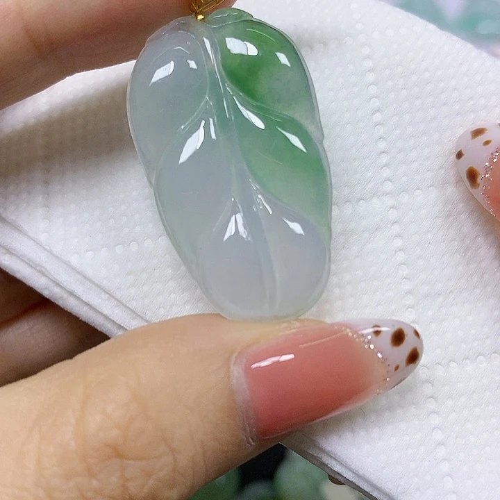 颈饰18K金镶嵌翡翠挂件