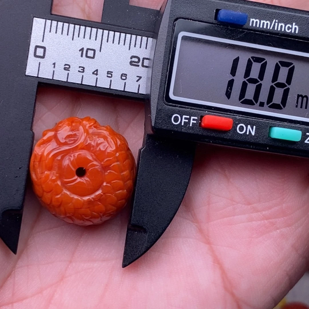 南红玛瑙未镶嵌配饰有瑕疵