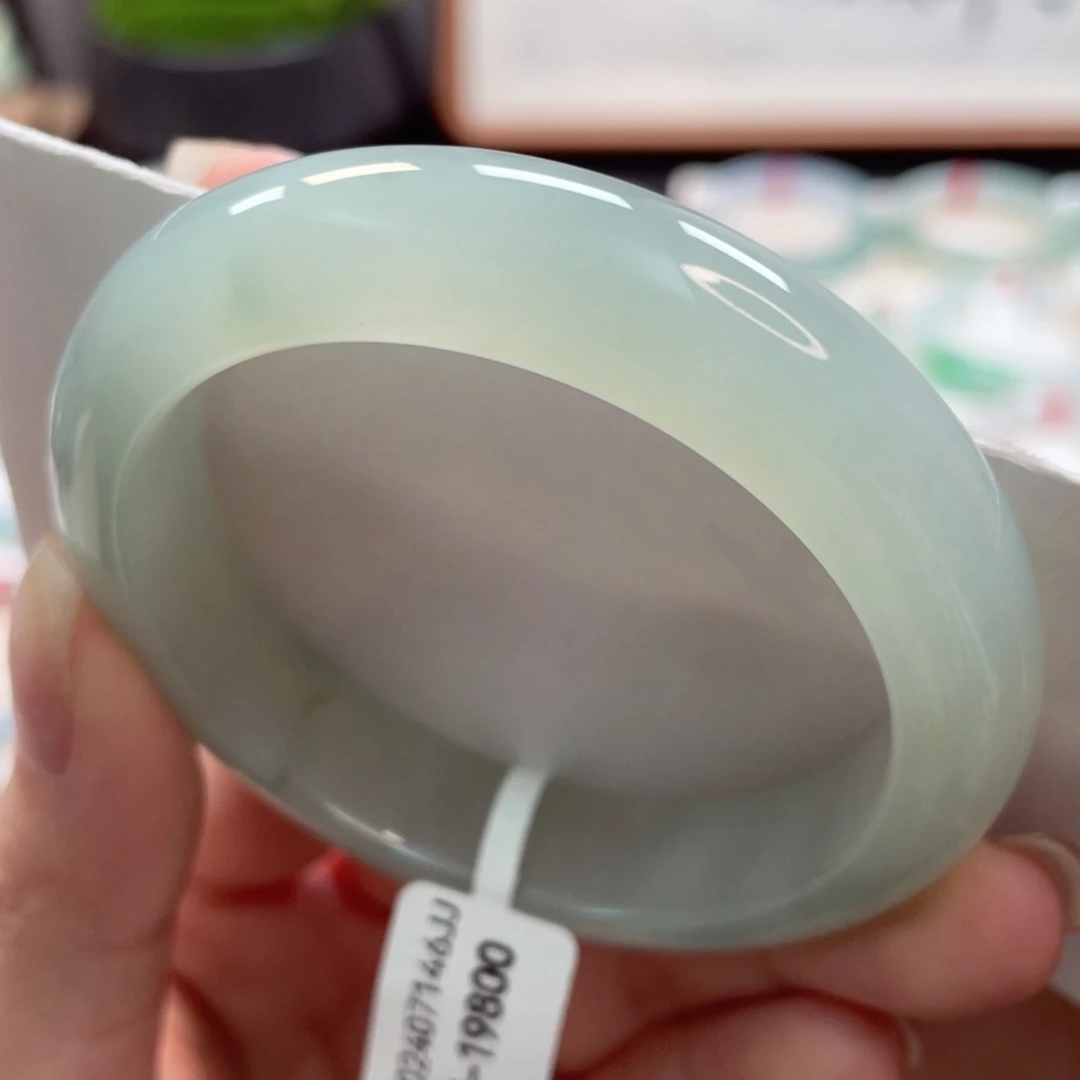 【闪购商品】翡翠手镯未镶嵌53.6冰润细腻飘花葡萄肉28号