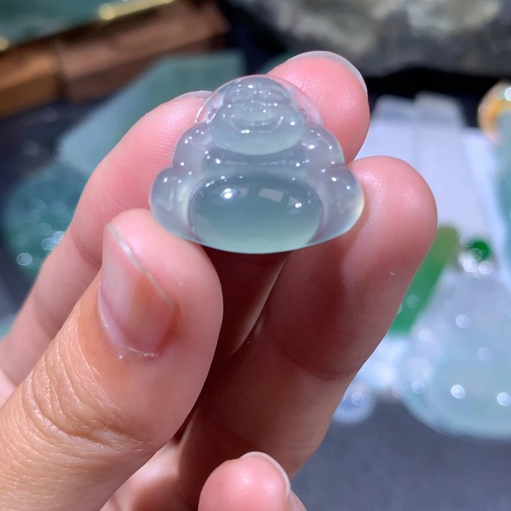 翡翠颈饰未镶嵌佛公