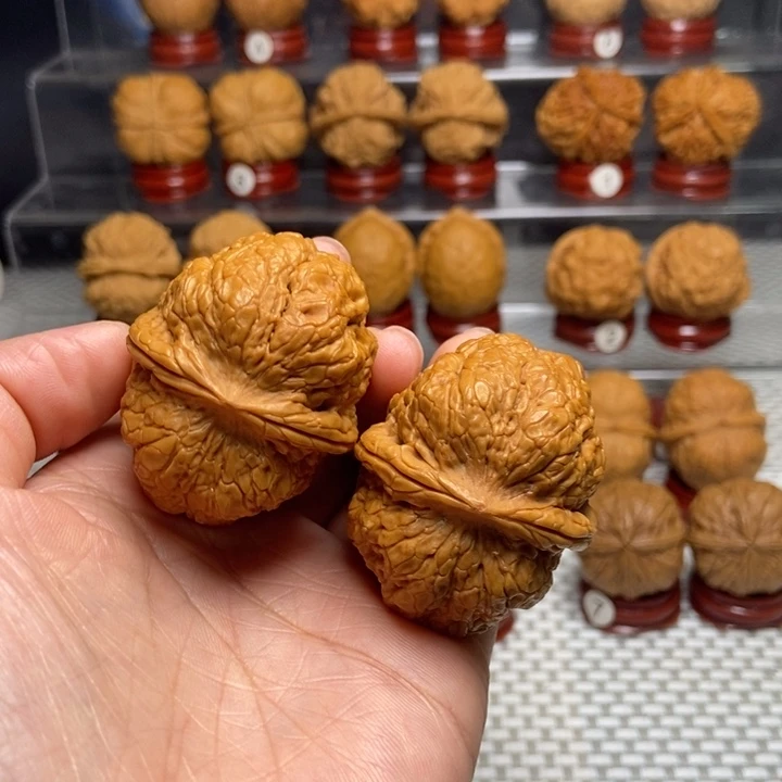 文玩核桃把件47黄金蟒