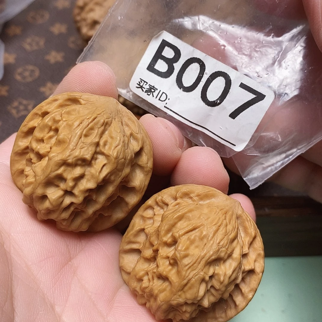 文玩核桃把件野狼38尺。