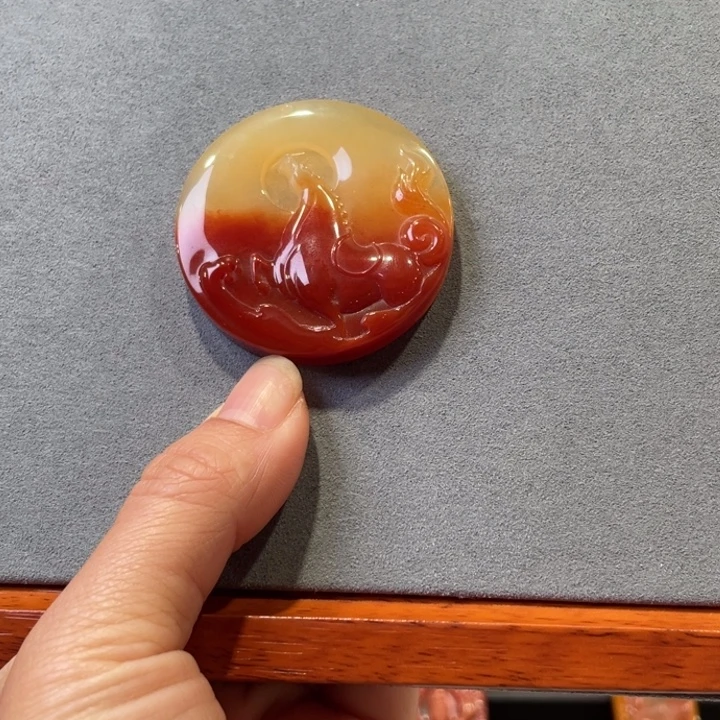 石英质玉（黄龙玉）未镶嵌颈饰