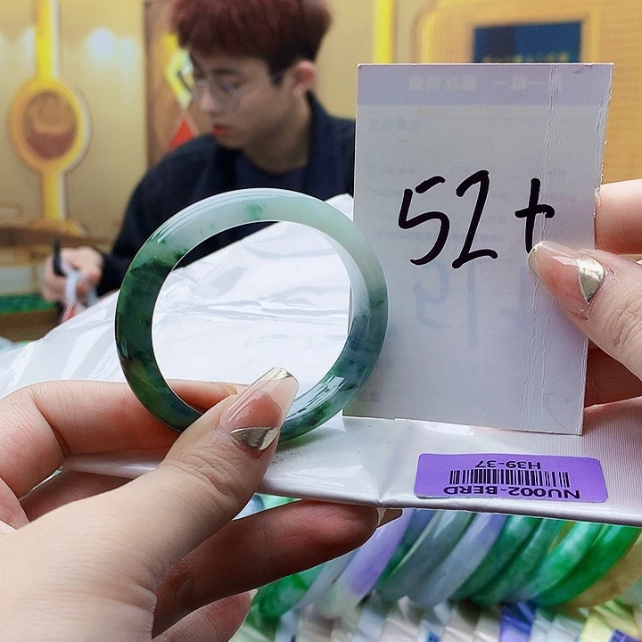 翡翠未镶嵌手镯0009……