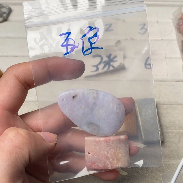 硅化玉颈饰足金镶嵌玉**遇