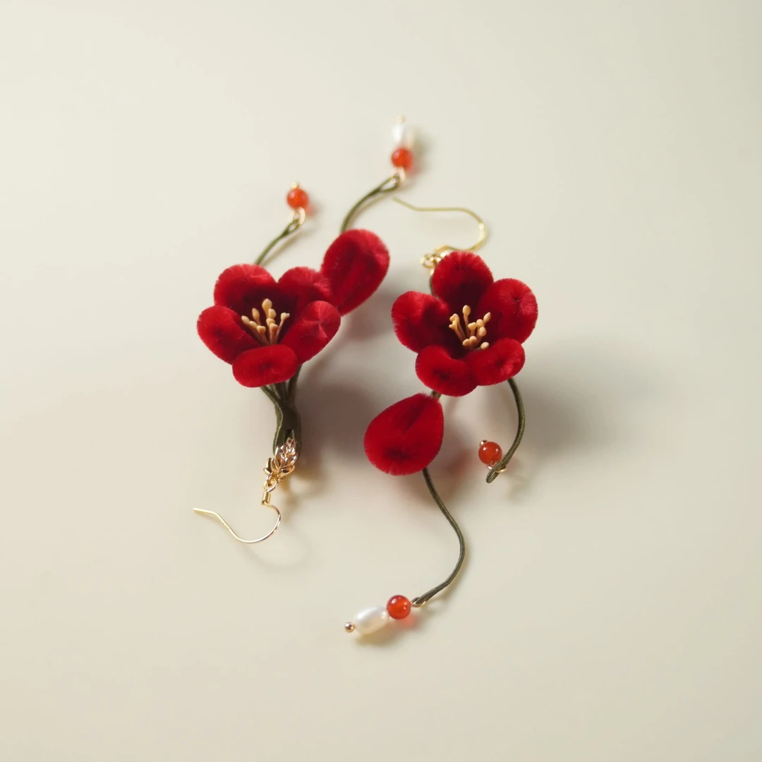 大气红梅绒花复古耳环俏梅百搭大气红色非遗绒花南京绒花古风可爱