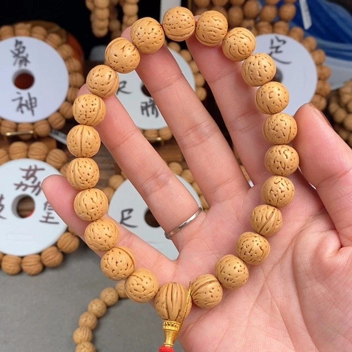 桃核手串?****?金蝉子12.5S抛光板尺寸误差0.5之间