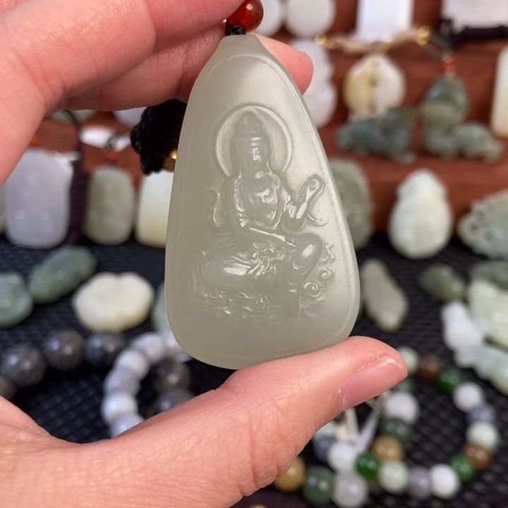 渭***人和田玉未镶嵌颈饰