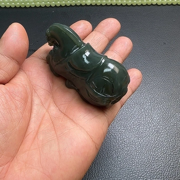 和田玉未镶嵌把件
