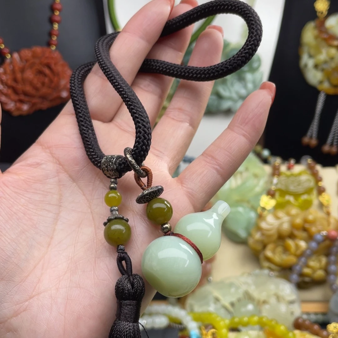 未镶嵌蛇纹石玉颈饰