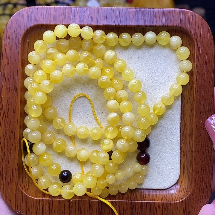 琥珀未镶嵌裸石陈