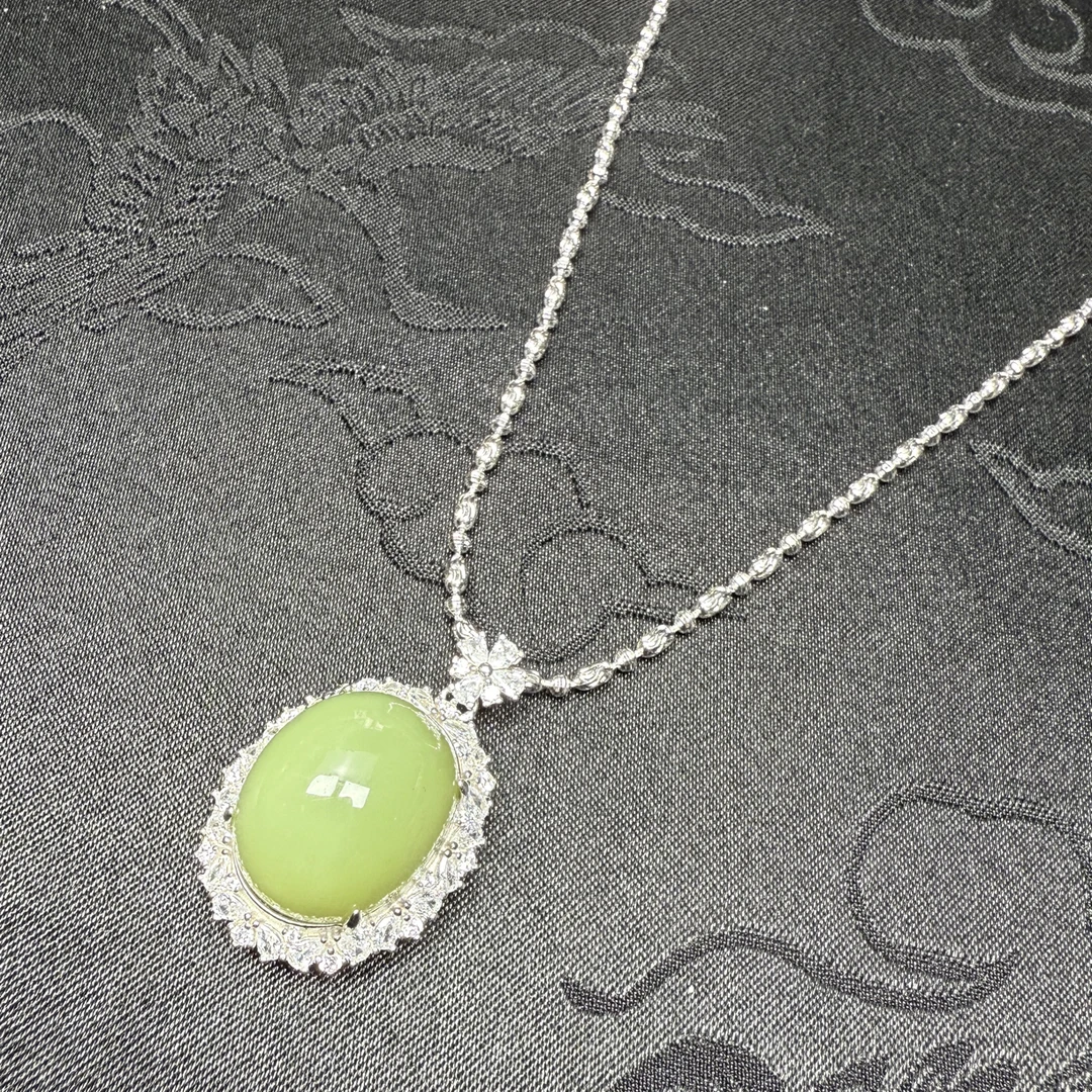 析木绿椴树林精美小吊坠