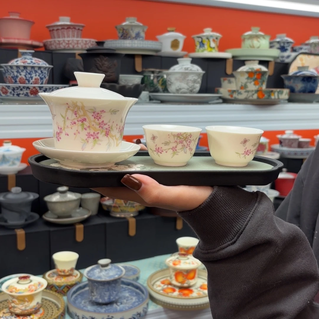 悬停和调整了生产茶具