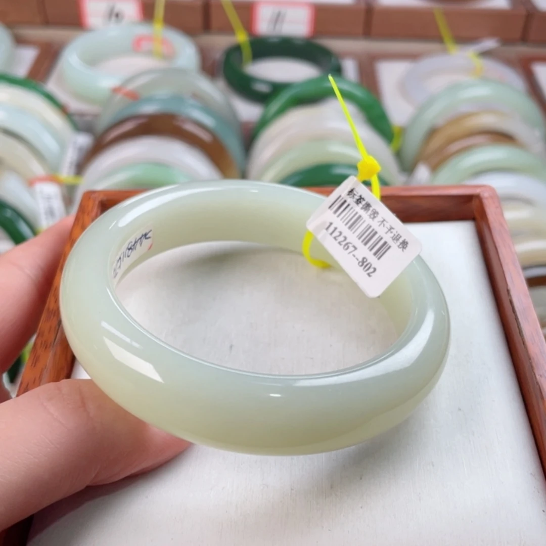 【闪购商品】和田玉手镯未镶嵌57.105