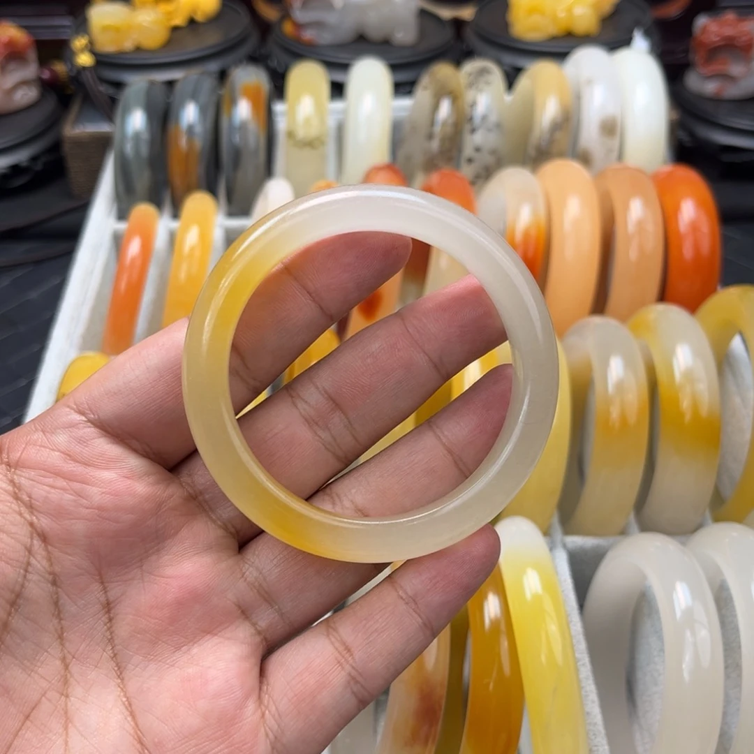 石英质玉（黄龙玉）手镯未镶嵌不**菜