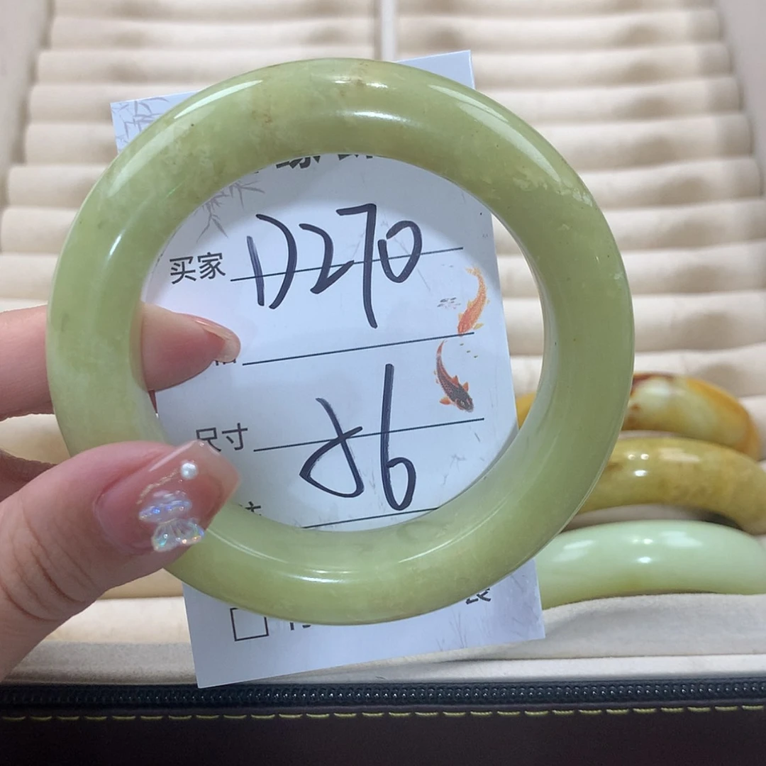 【闪购商品】未镶嵌蛇纹石玉手镯