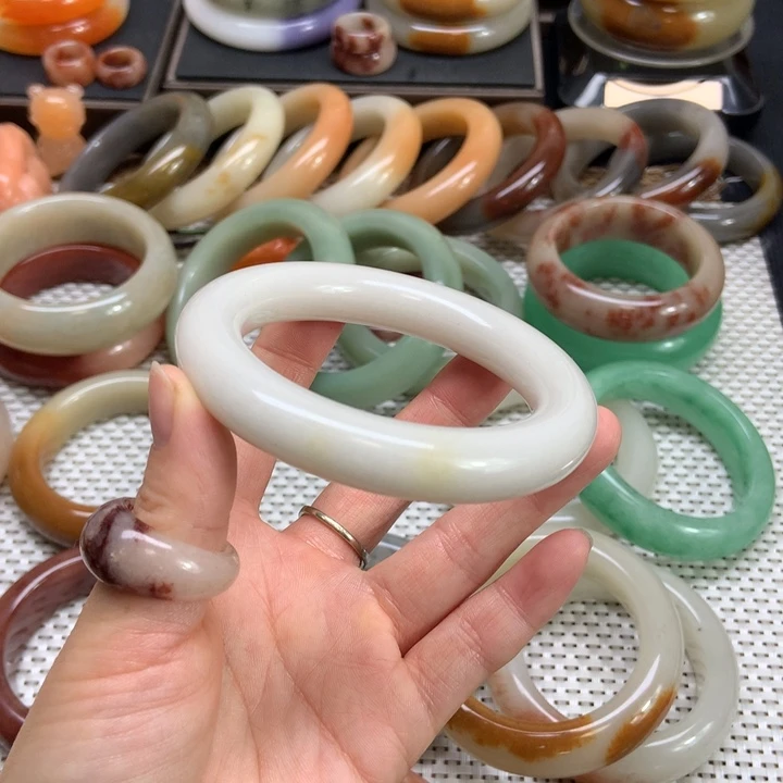 石英质玉未镶嵌手镯