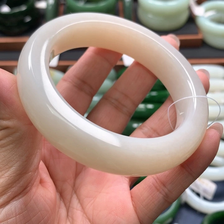 【闪购商品】未镶嵌手镯和田玉60