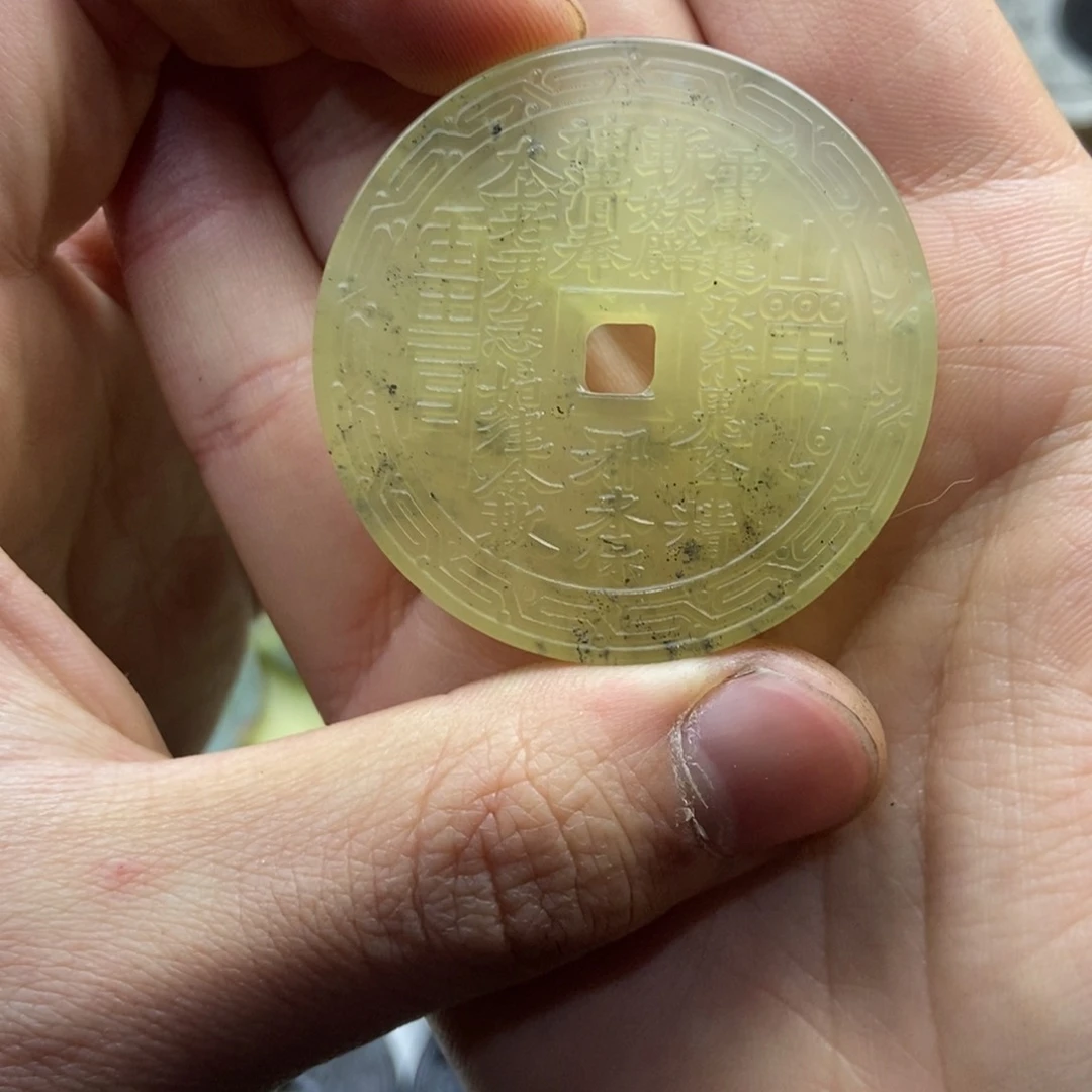 蛇纹石玉颈饰未镶嵌神****光