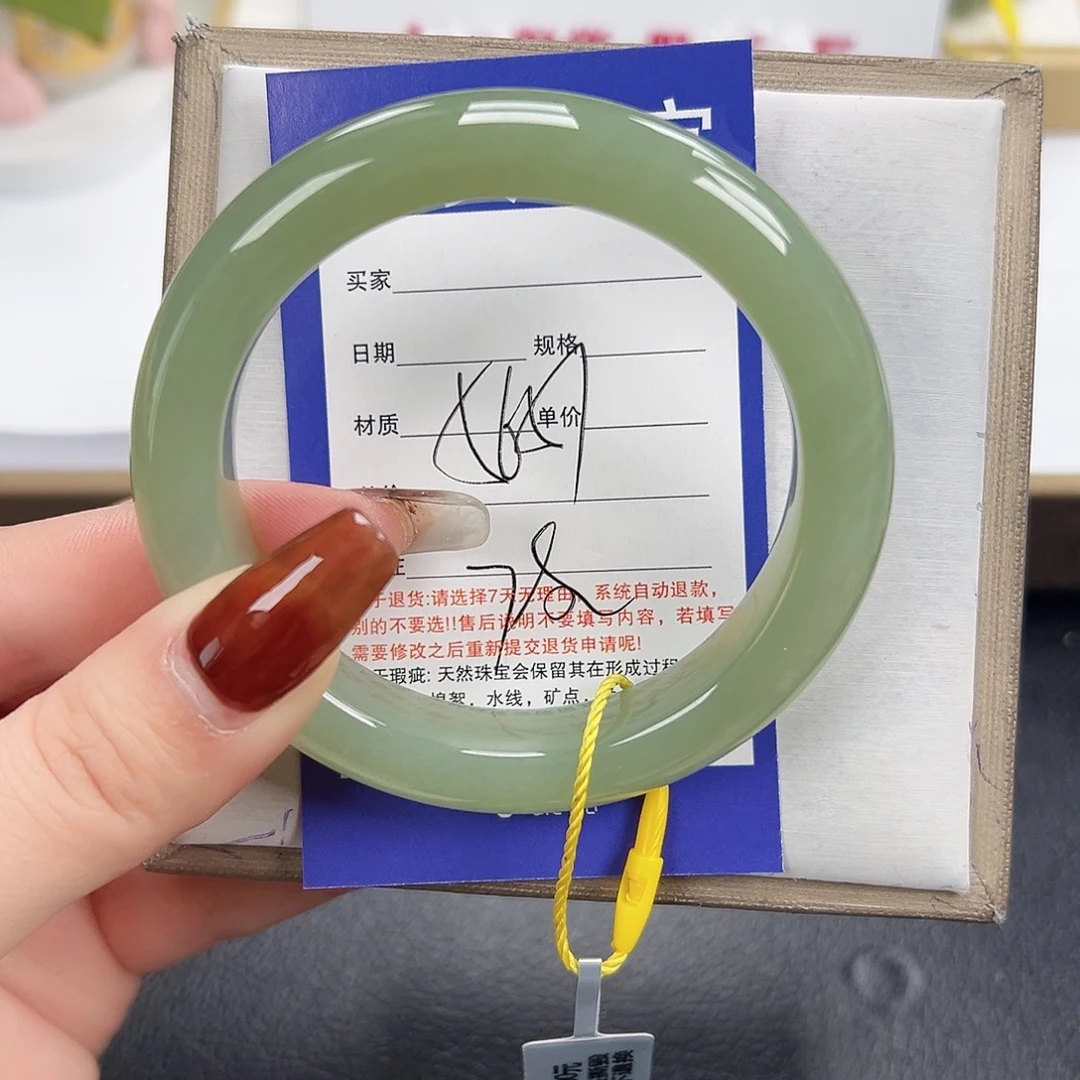 和田玉未镶嵌手镯