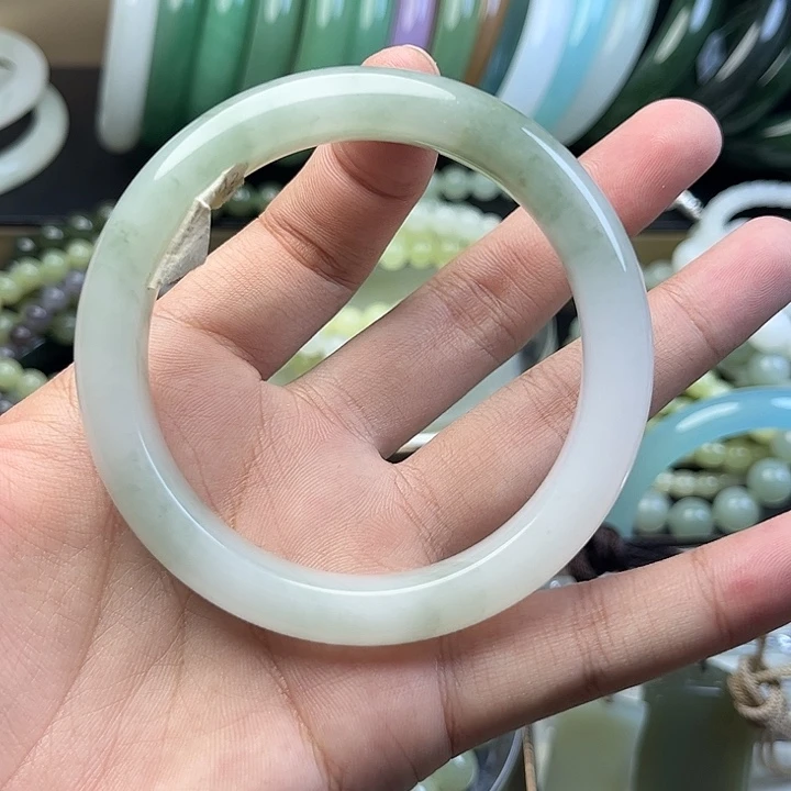 未镶嵌手镯石英质玉