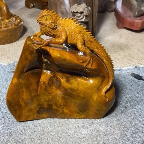 金丝楠蜥蜴摆件创意